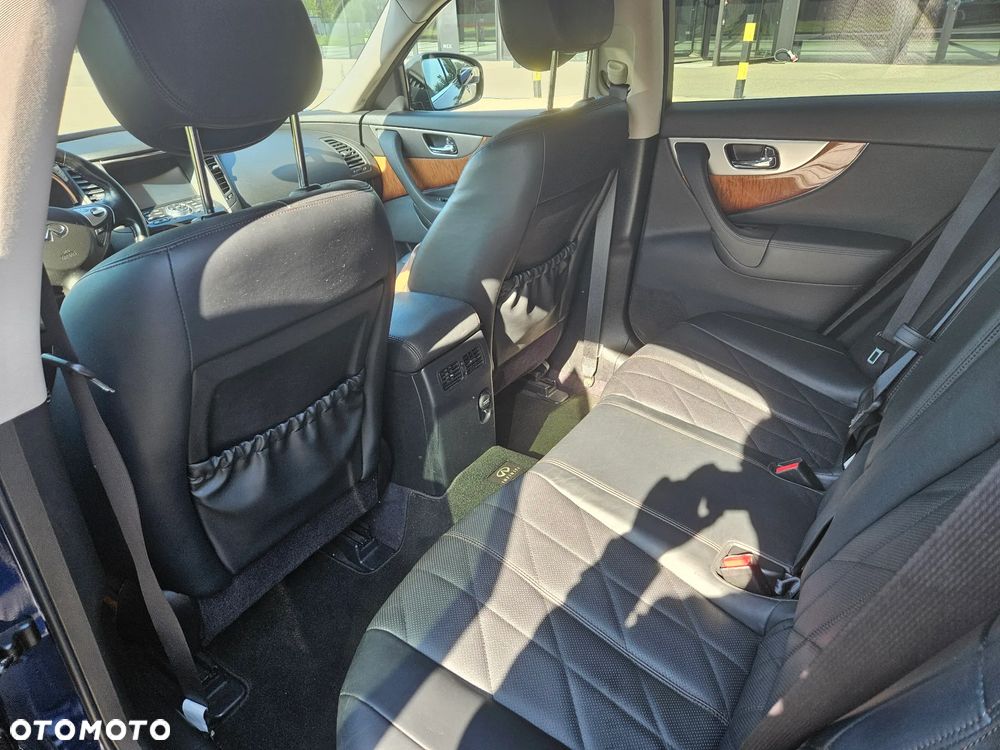 Infiniti QX70 3.7 AWD GT - 10