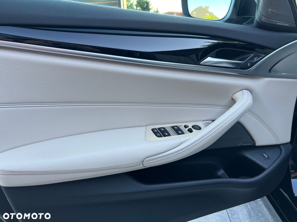 BMW Seria 5 520d xDrive Luxury Line sport - 17