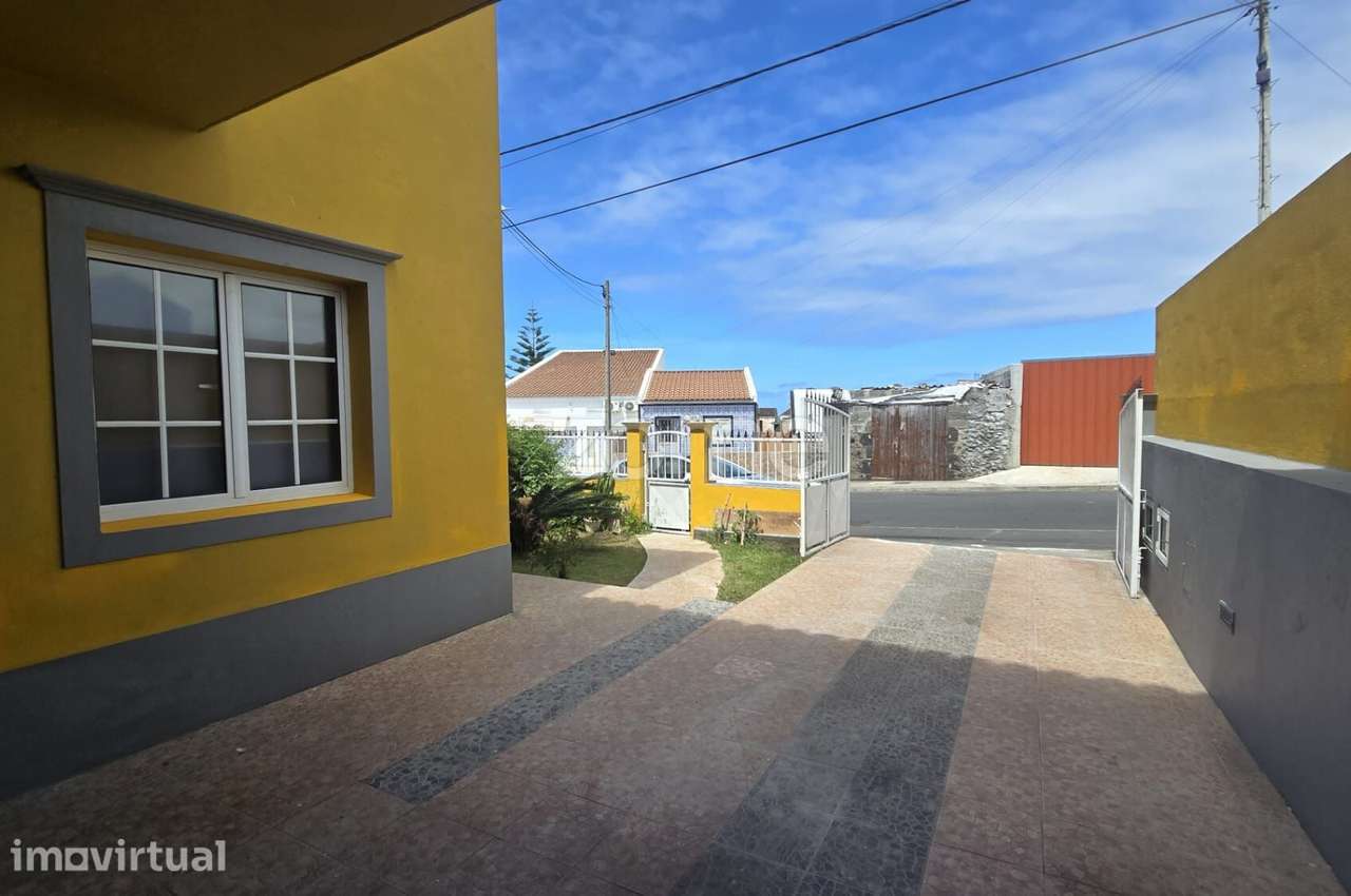 Moradia T3+1 com garagem | Rabo de Peixe - Grande imagem: 3/26