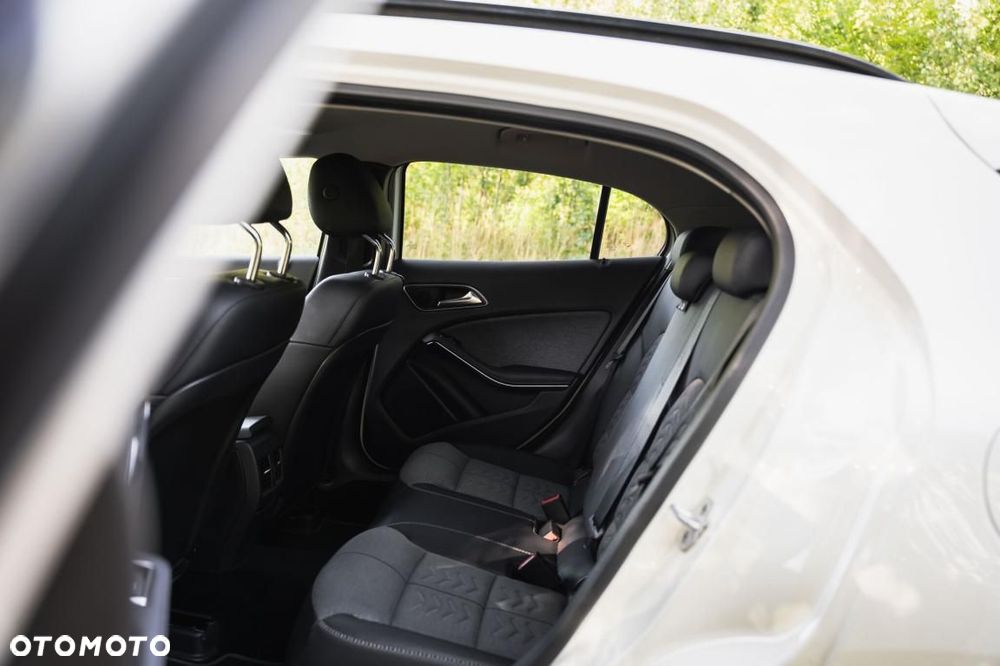 Mercedes-Benz GLA - 21