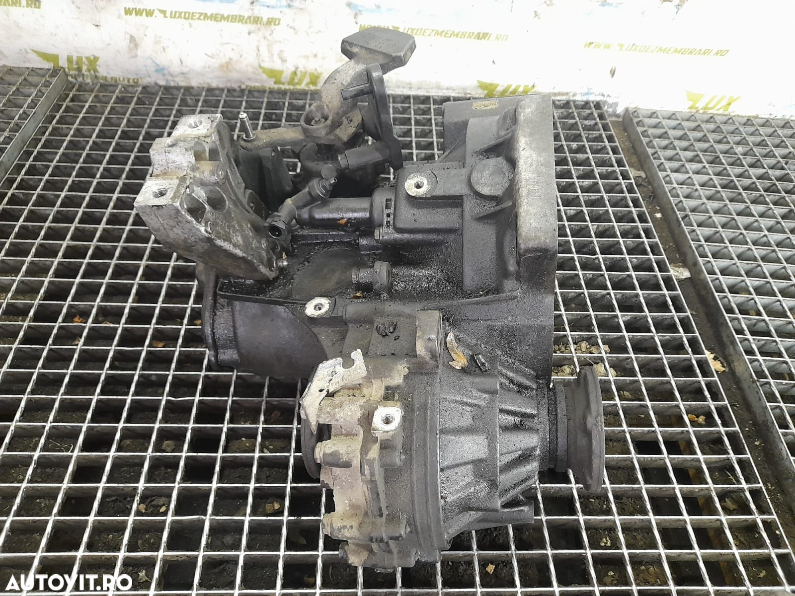 Cutie de viteze manuala 6 trepte 1.6 tdi 0A4301107H Volkswagen VW Cad - 2