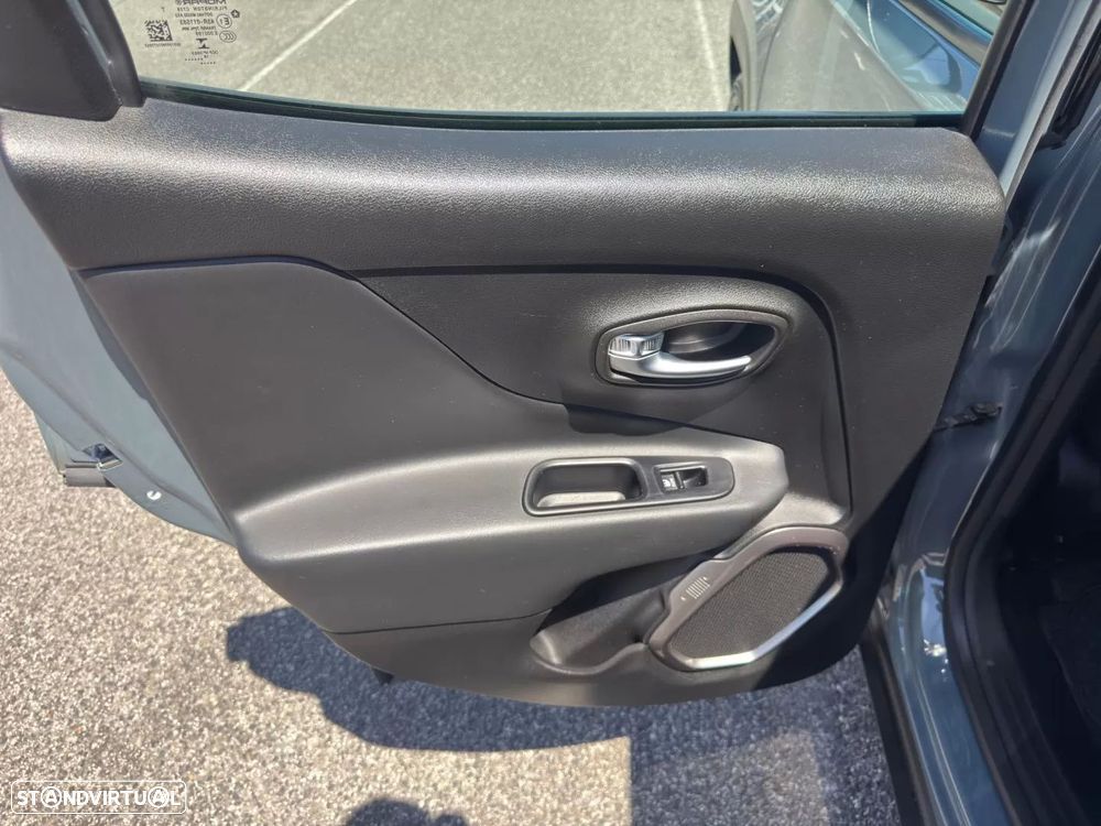 Jeep Renegade 1.0 T Limited - 31