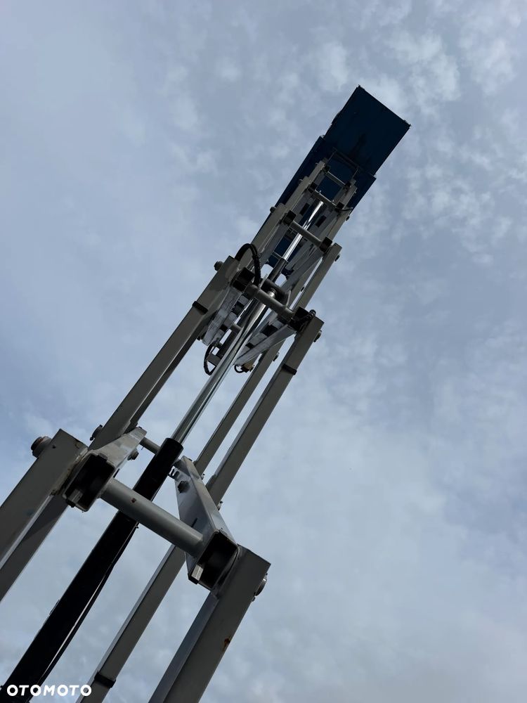 Genie GS-4047. Zwyżka Platforma Nożycowa 14 metrów wysokość robocza. Podnośnik przywieziony z Norwegii praktycznie zerowe zużycie. Pracował w urzędzie komunalnym 1 raz w roku okres świąteczny! Udzwig 380 kg. Rozsuwany Balkon. Sterowanie góra dół. Akumlatory w świetnej kondycji z 2024 roku. Wielka Okazja! - 14