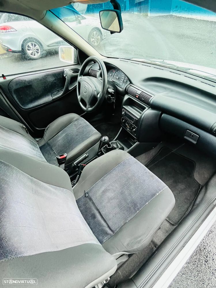 Opel Astra 1.4i 16V - 9