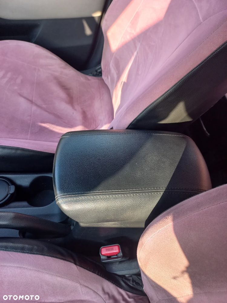 Kia Carens 1.6 GDI M - 9