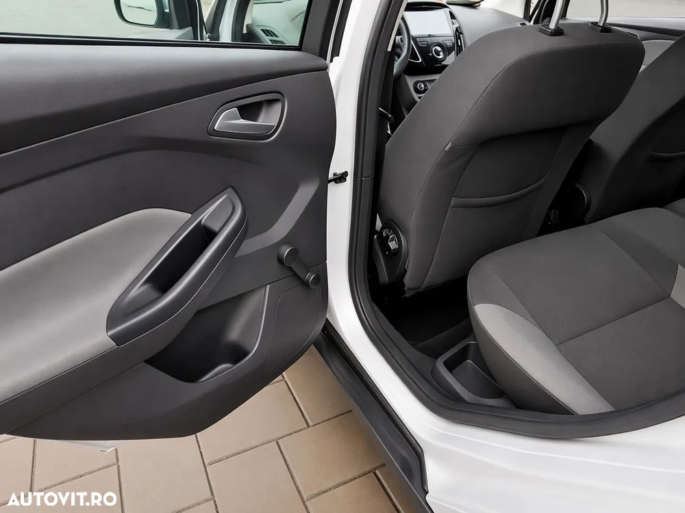 Ford Focus 1.6 TDCI DPF Titanium - 6