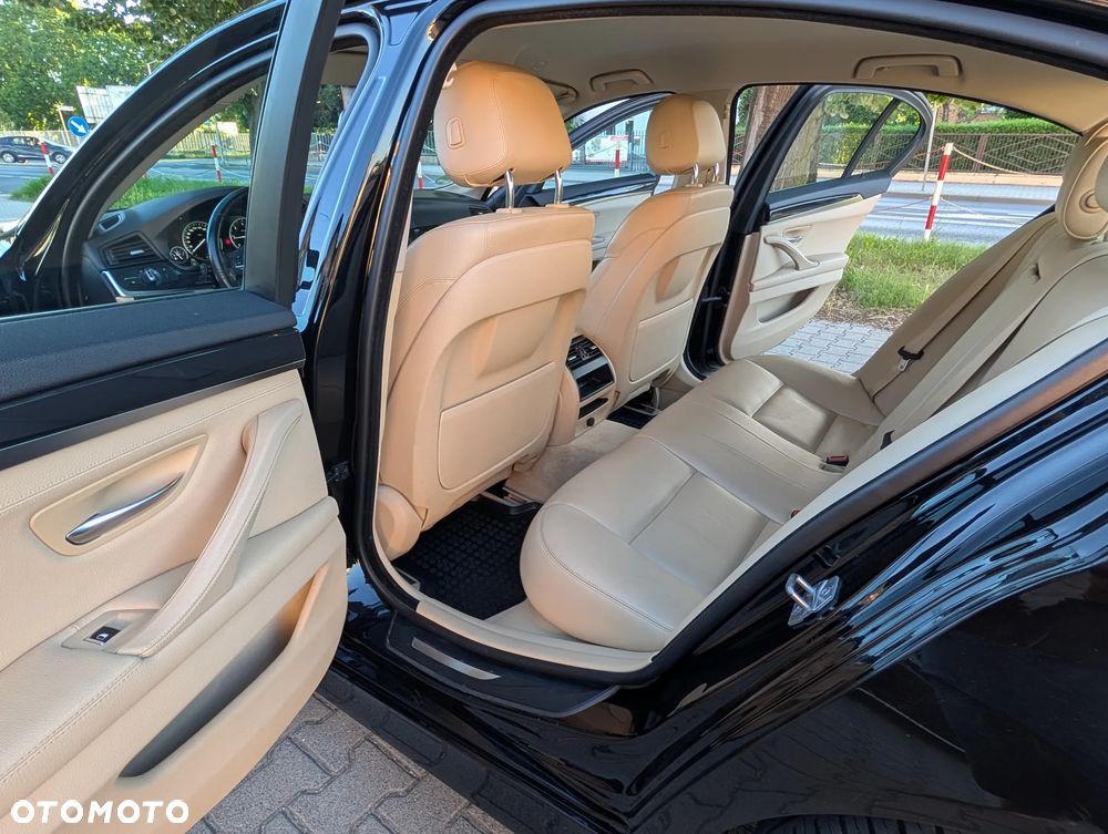 BMW Seria 5 520d - 24