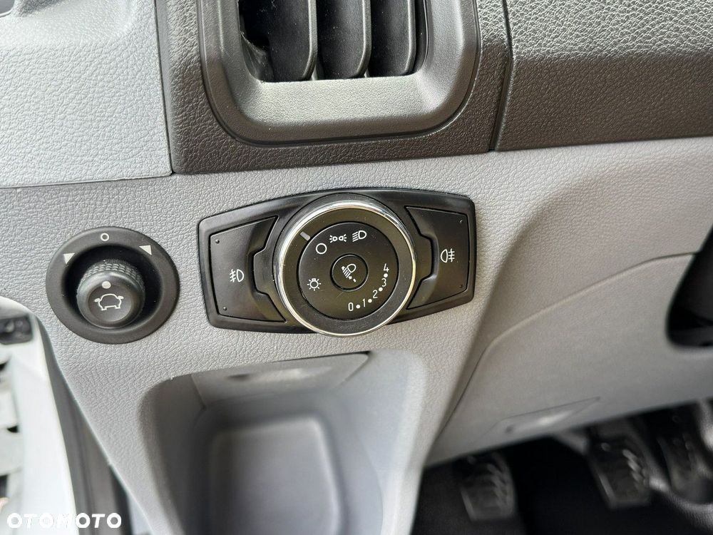 Ford Transit - 25