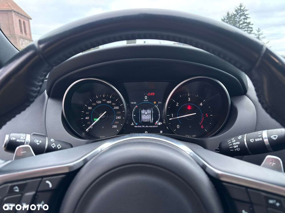 Jaguar XE E-Performance R-Sport - 13