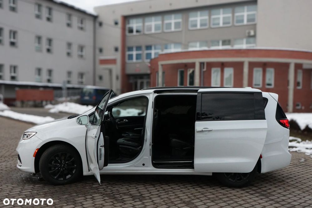 Chrysler Pacifica - 30