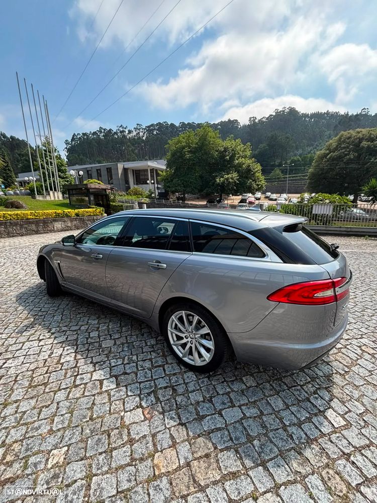 Jaguar XF Sportbrake 2.2 D Luxury - 3