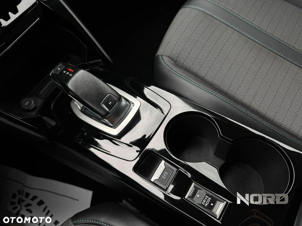Peugeot 2008 PureTech 130 EAT8 Allure - 24