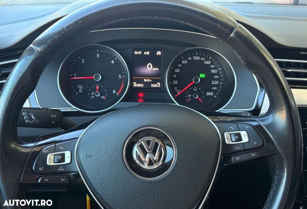 Volkswagen Passat - 12