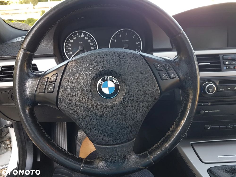 BMW Seria 3 325xi Touring - 20