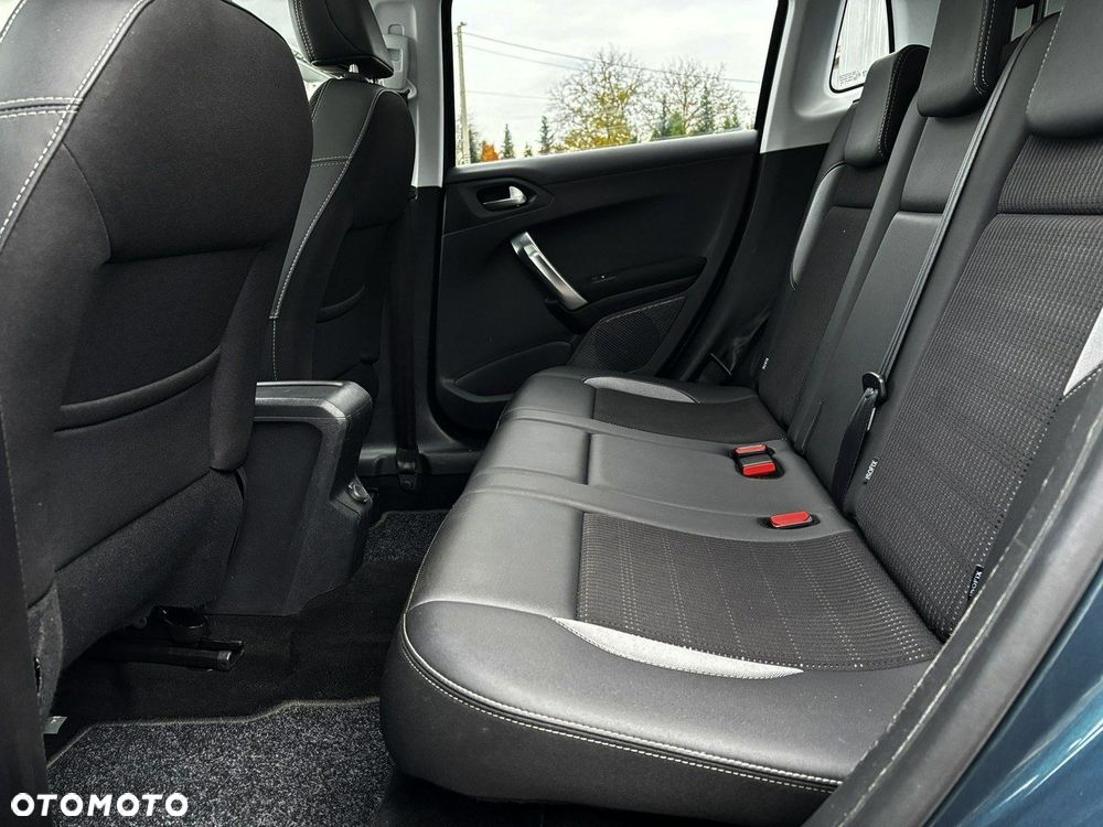 Peugeot 2008 1.2 Pure Tech Allure S&S - 13