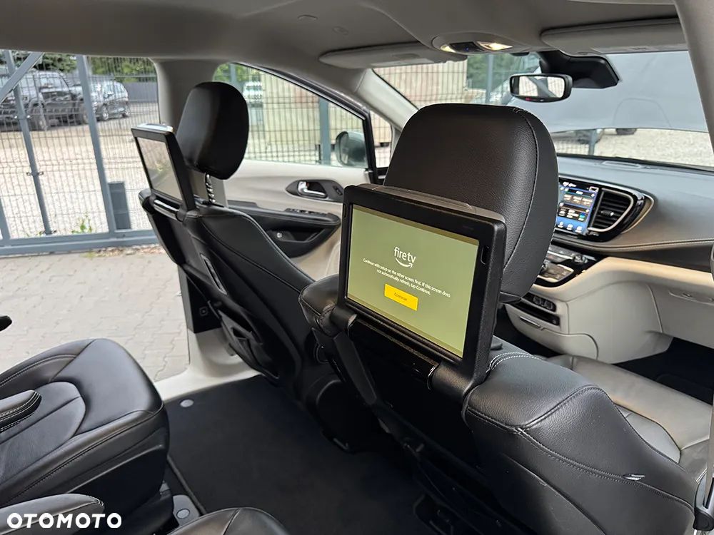 Chrysler Pacifica - 12