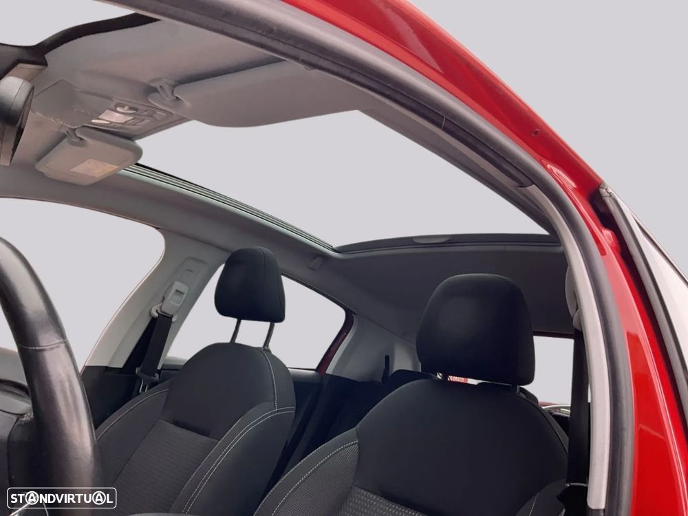 Peugeot 208 - 5