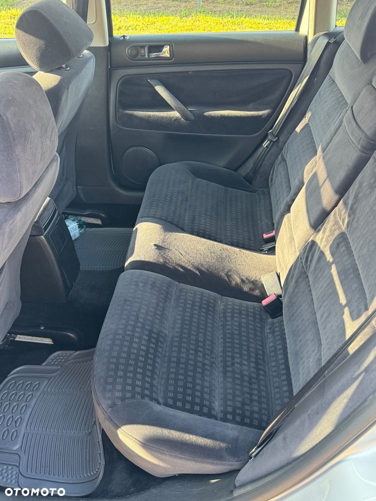 Volkswagen Passat 1.9 TDI Highline - 14