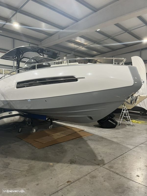 Invictus Yachts TT 280 - 1