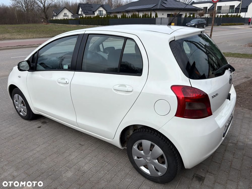 Toyota Yaris - 4