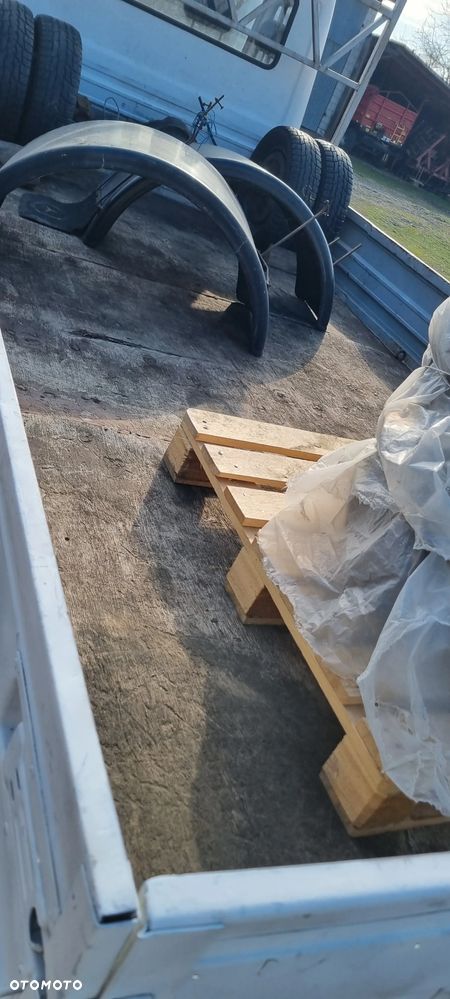 Mercedes-Benz 208 - 9