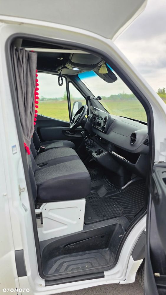 Mercedes-Benz Sprinter - 12