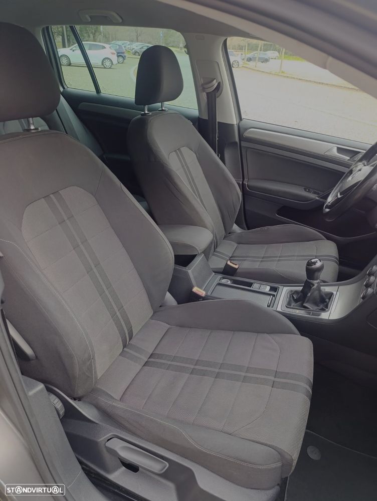 VW Golf Variant 1.6 TDi Confortline - 11