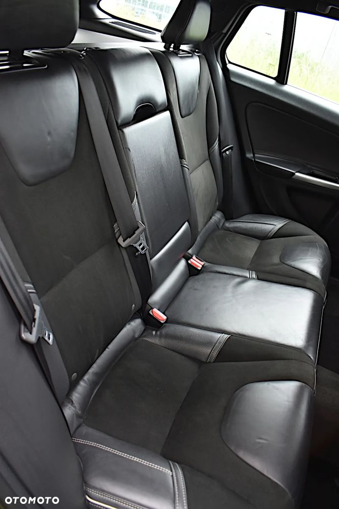 Volvo V60 D4 Geartronic R-Design - 39