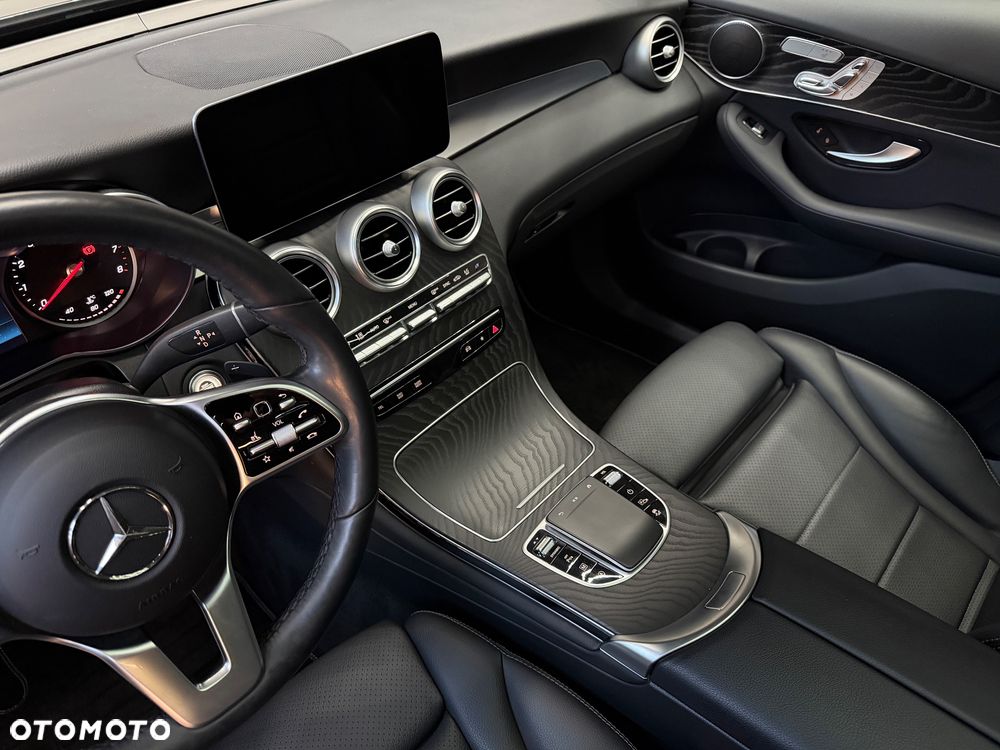 Mercedes-Benz GLC 300 4Matic 9G-TRONIC AMG Line - 13