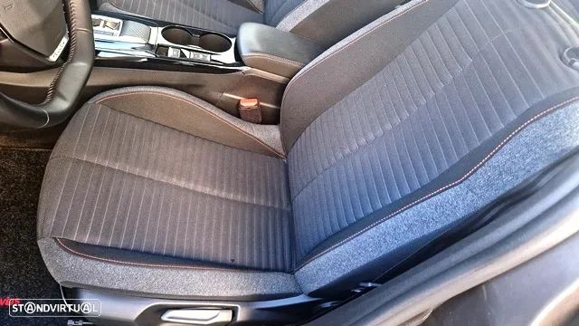 Peugeot 208 1.2 PureTech Allure EAT8 - 8