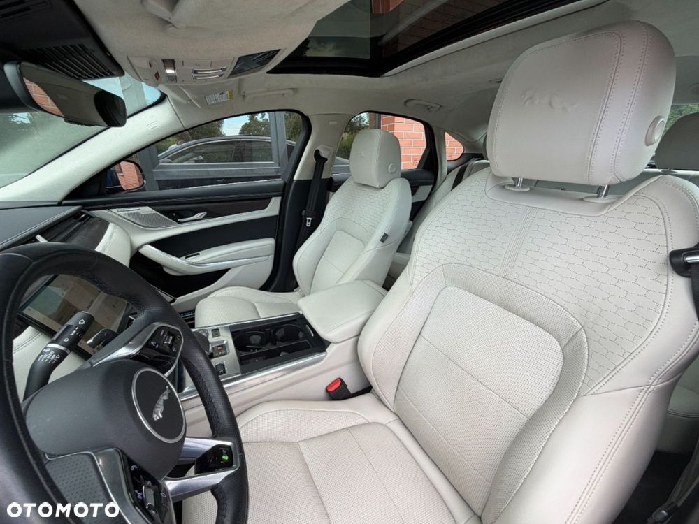 Jaguar XF 2.0 P300 AWD R-Dynamic S - 11