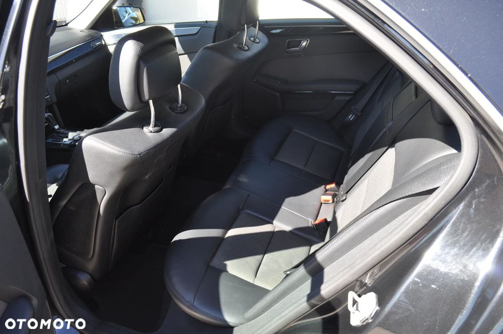Mercedes-Benz Klasa E 250 CDI 4-Matic BlueEff Avantgarde - 14