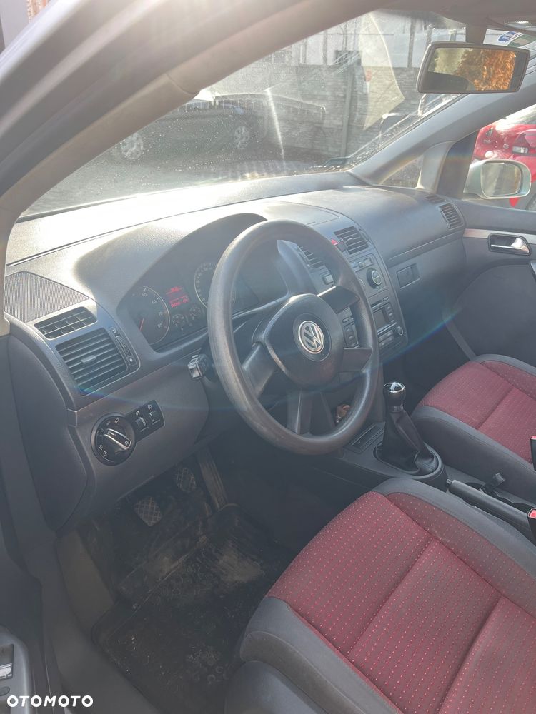 Volkswagen Touran - 8