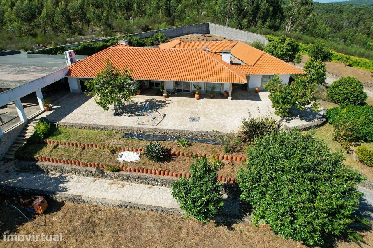Moradia Térrea de 596m2 em Terreno de 10.000m2 | Paços de... - Grande imagem: 2/58