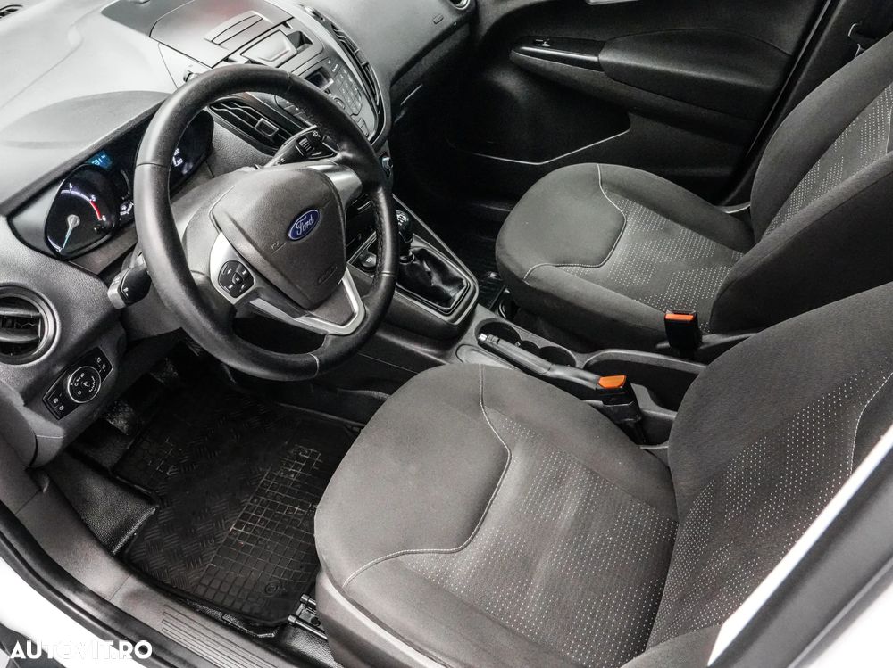 Ford Transit Courier - 11