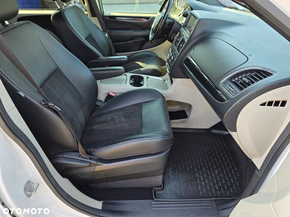 Dodge Grand Caravan - 35