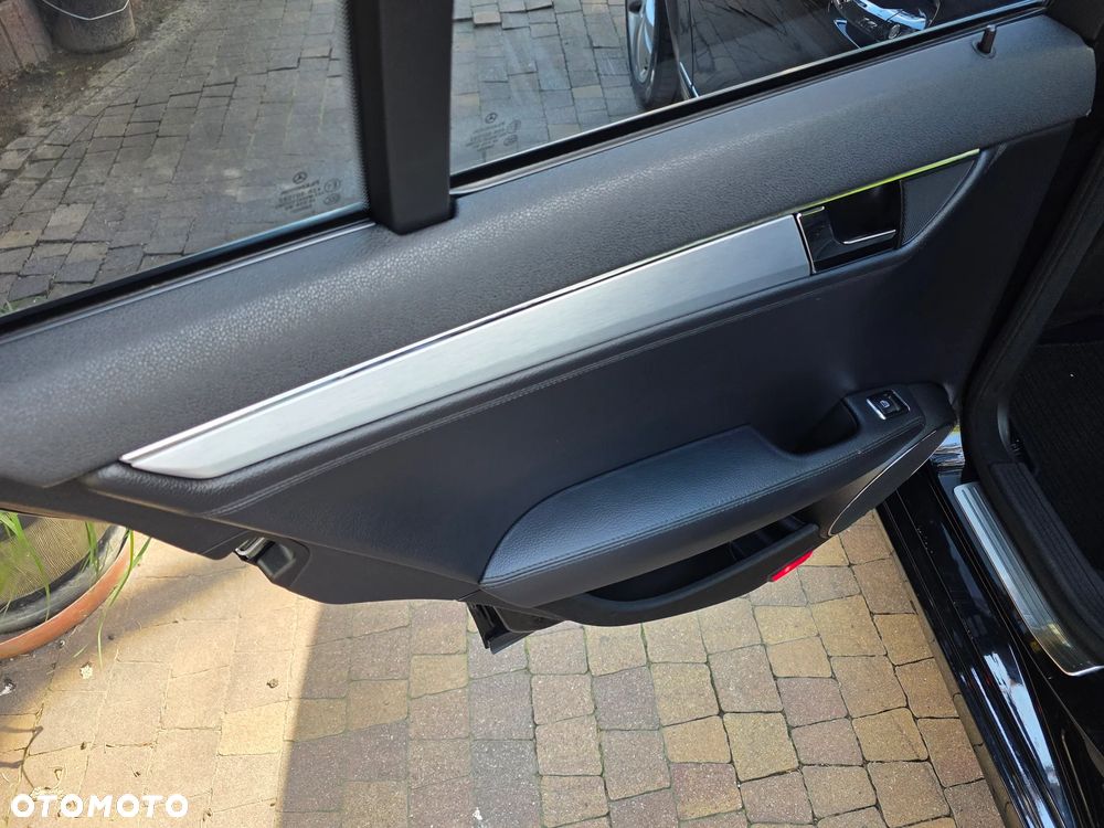 Mercedes-Benz Klasa C 320 CDI 7G-TRONIC Avantgarde - 33