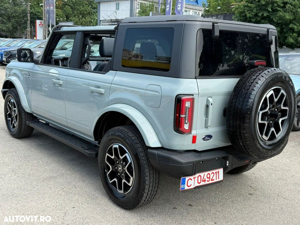 Ford Bronco - 8