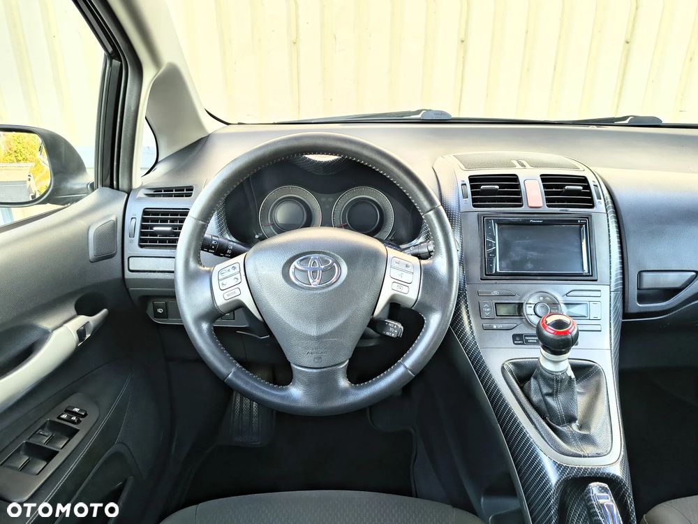 Toyota Auris 2.2 D-4D D-CAT - 14