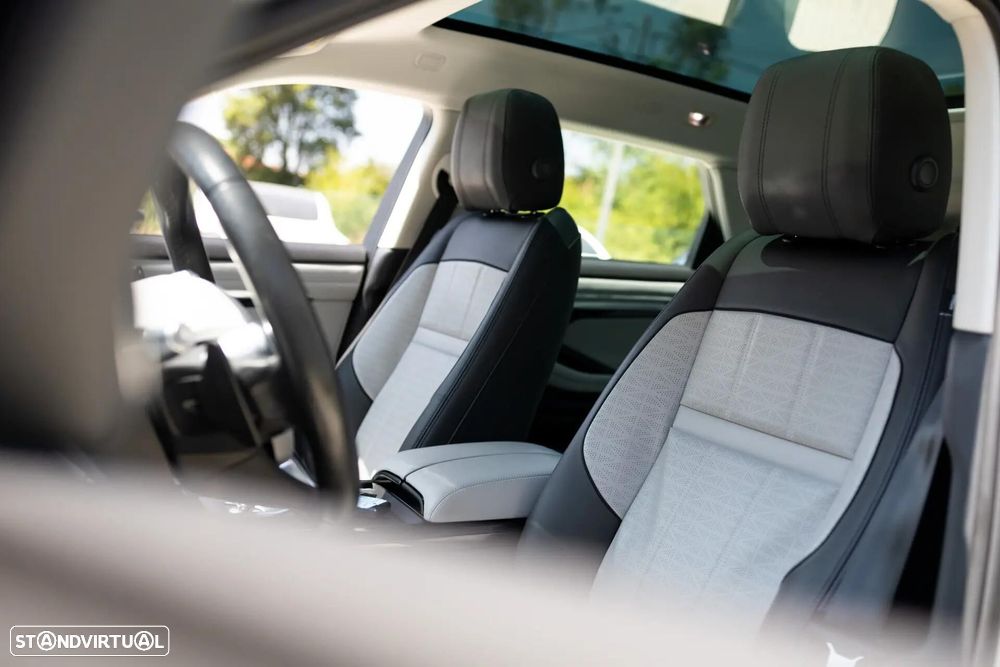Land Rover Range Rover Evoque P300e R-Dynamic HSE - 23