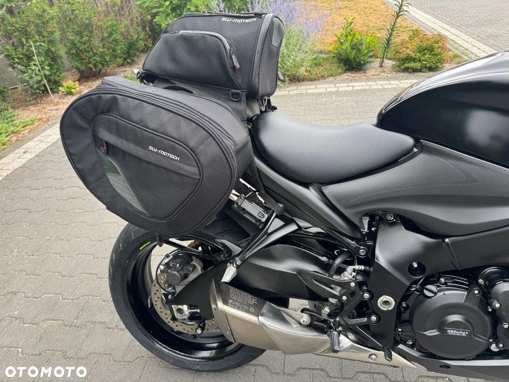 Suzuki GSX 1000 - 12