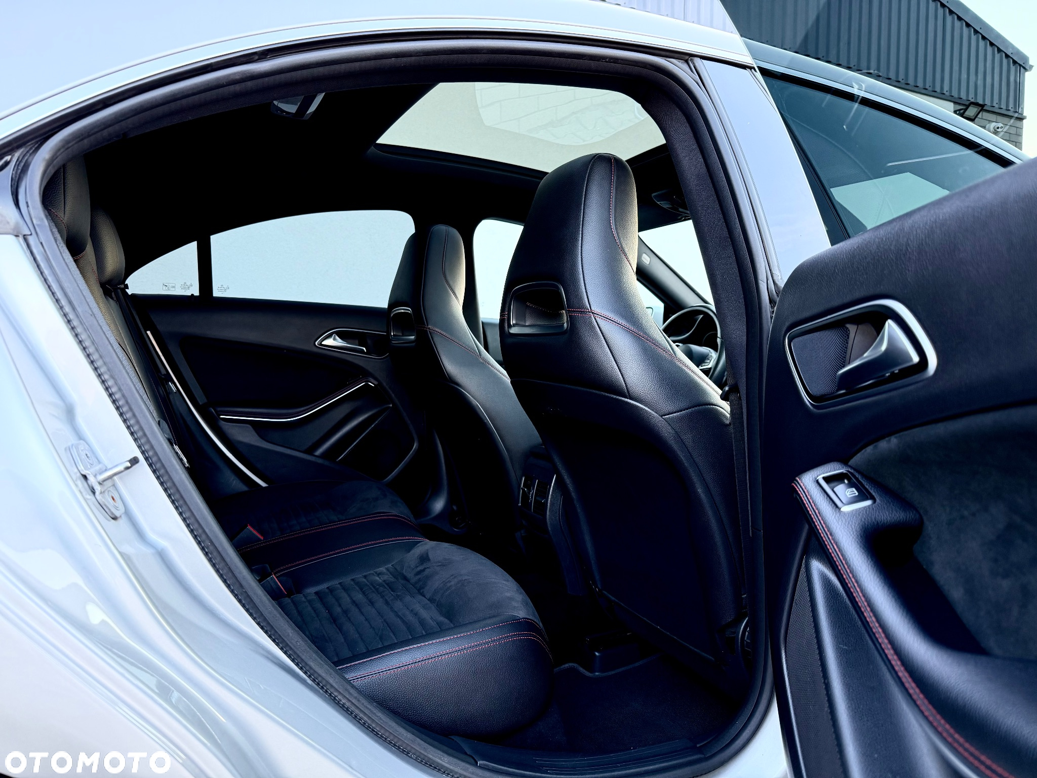 Mercedes-Benz CLA 200 7G-DCT AMG Line - 34