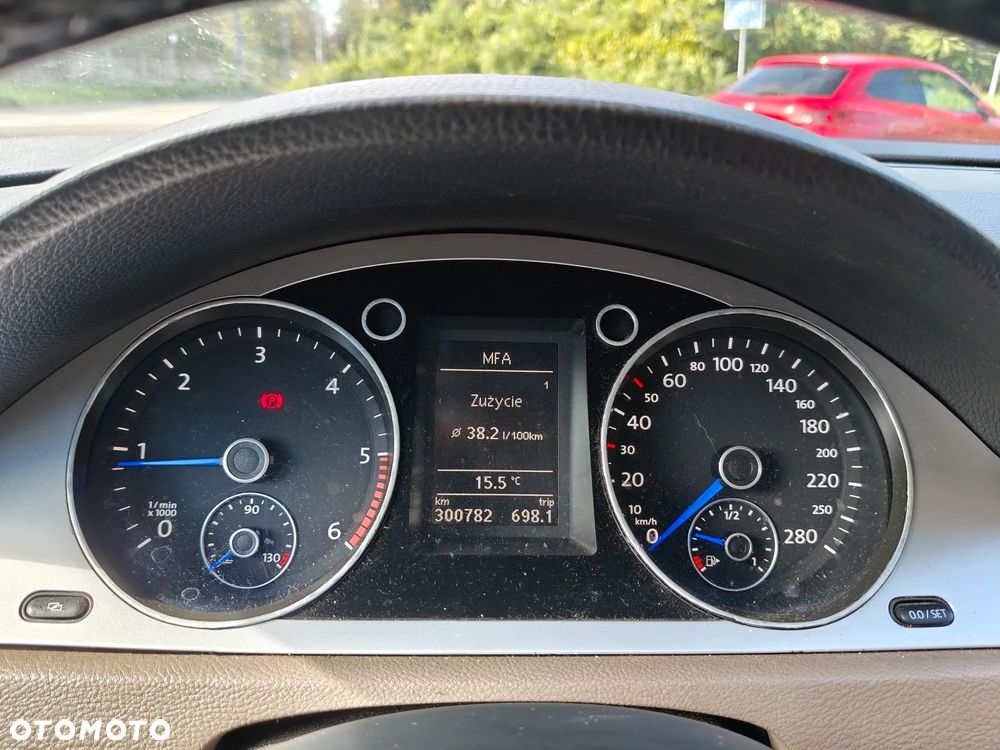 Volkswagen Passat 2.0 Blue TDI SCR Highline - 24