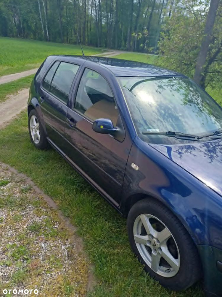 Volkswagen Golf 1.6 Basis - 2