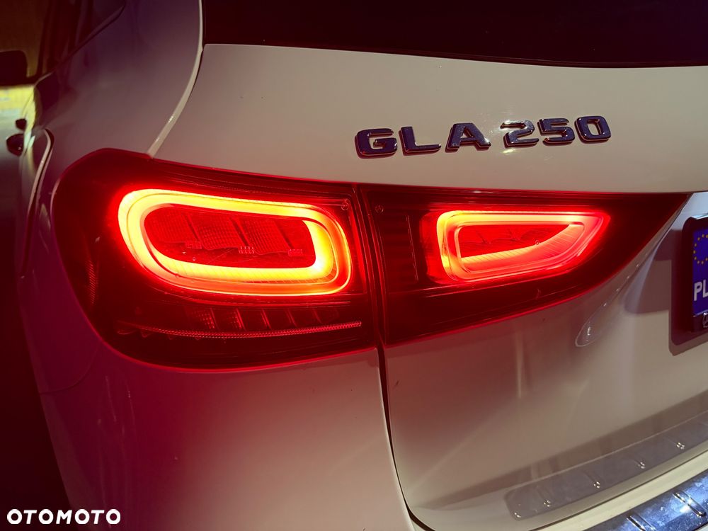 Mercedes-Benz GLA 250 4-Matic AMG Line - 21