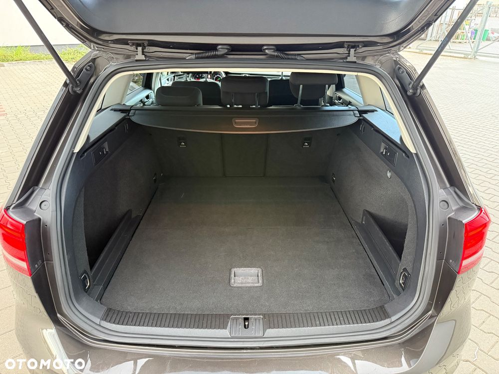 Volkswagen Passat Variant 2.0 TDI DSG (BlueMotion Technology) Trendline - 25