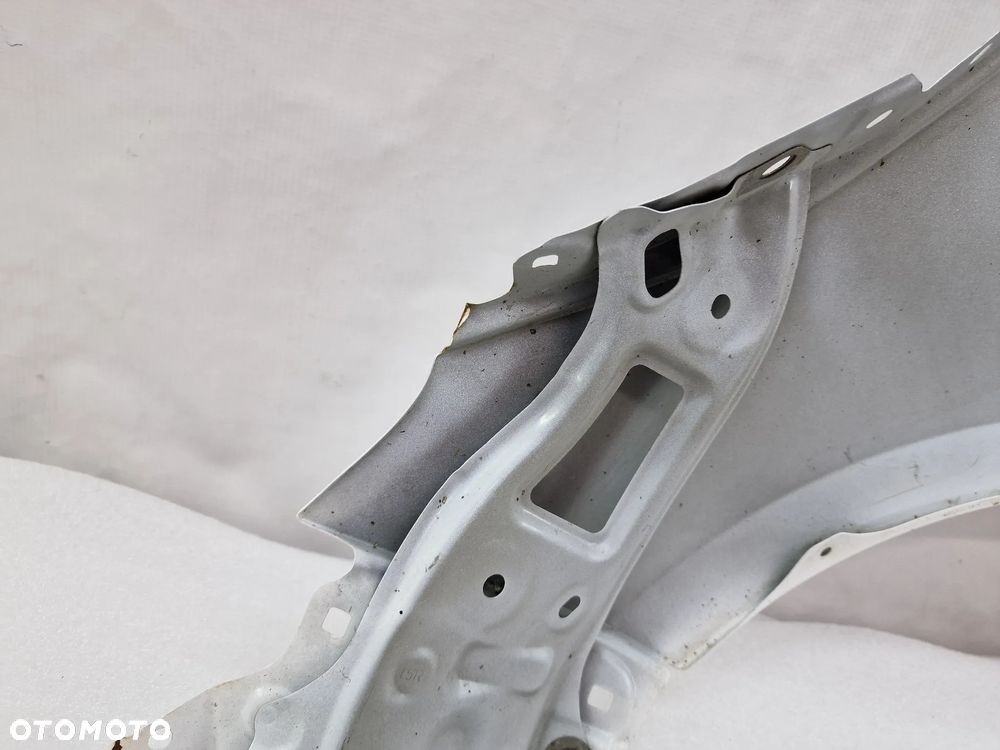 TOYOTA COROLLA E21 HB PRAWY BŁOTNIK PRZEDNI PRZÓD , NR AUKCJI BŁ46 - 18