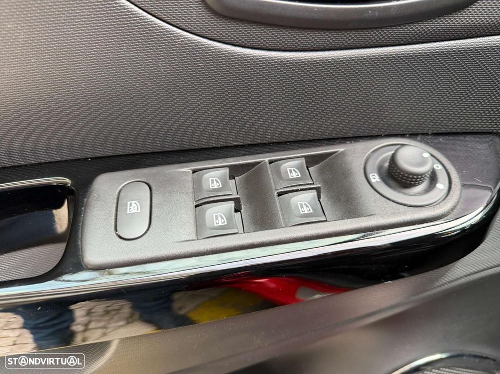 Renault Captur 1.2 TCe Exclusive XMOD EDC - 28