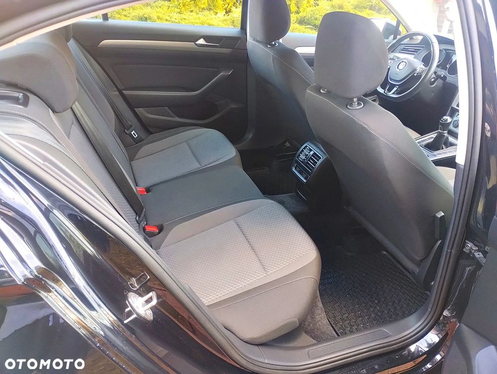 Volkswagen Passat - 9