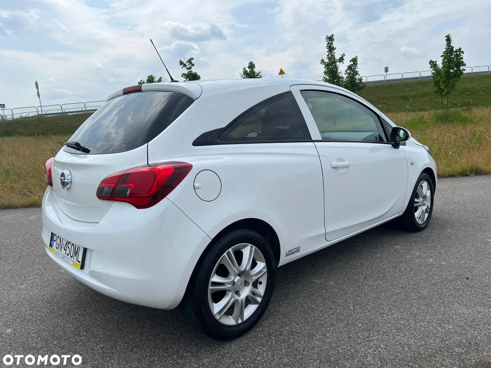Opel Corsa 1.4 Enjoy - 29